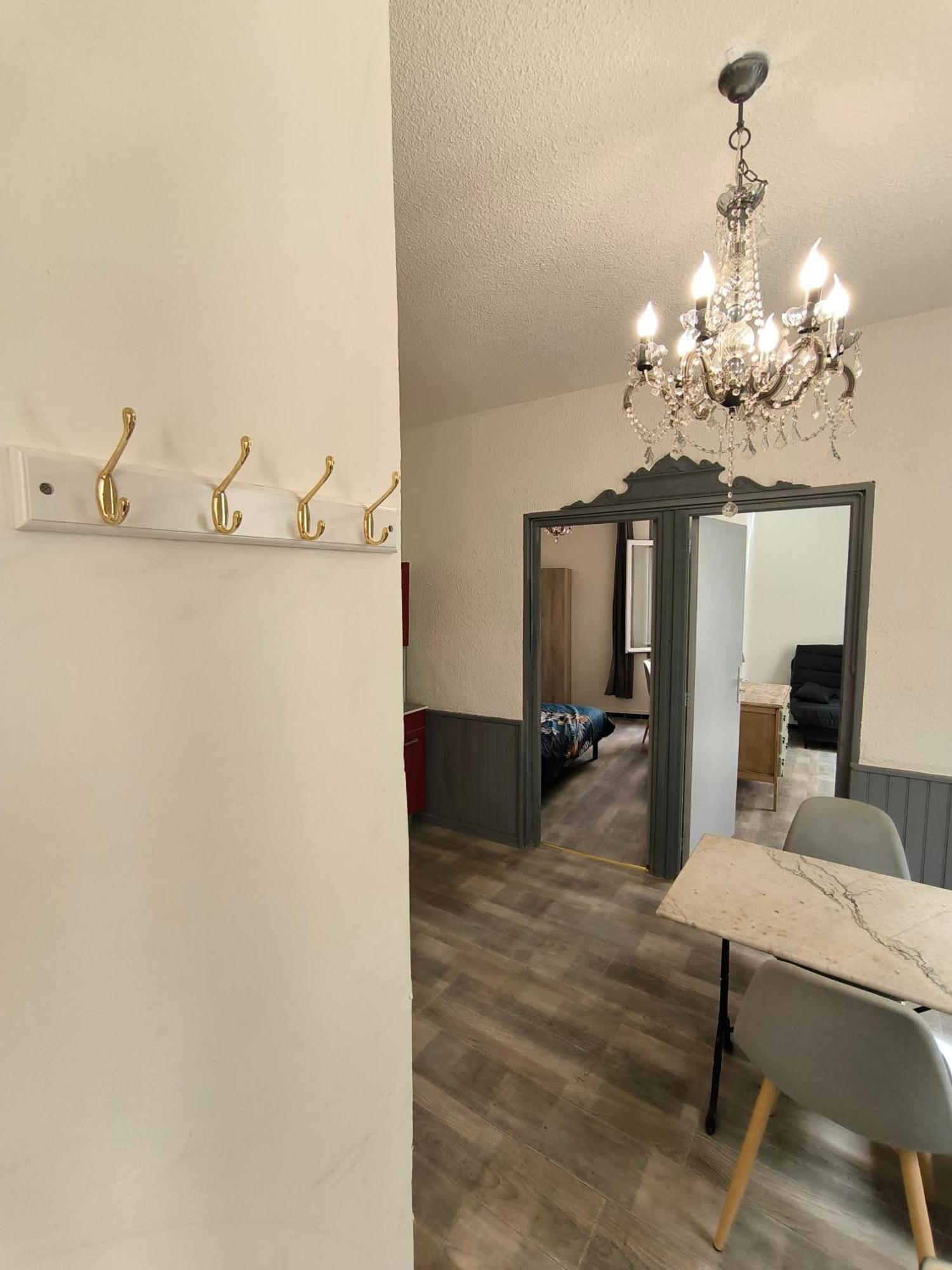 Appartement Chaleureux Dans Le Centre De Béziers Esterno foto