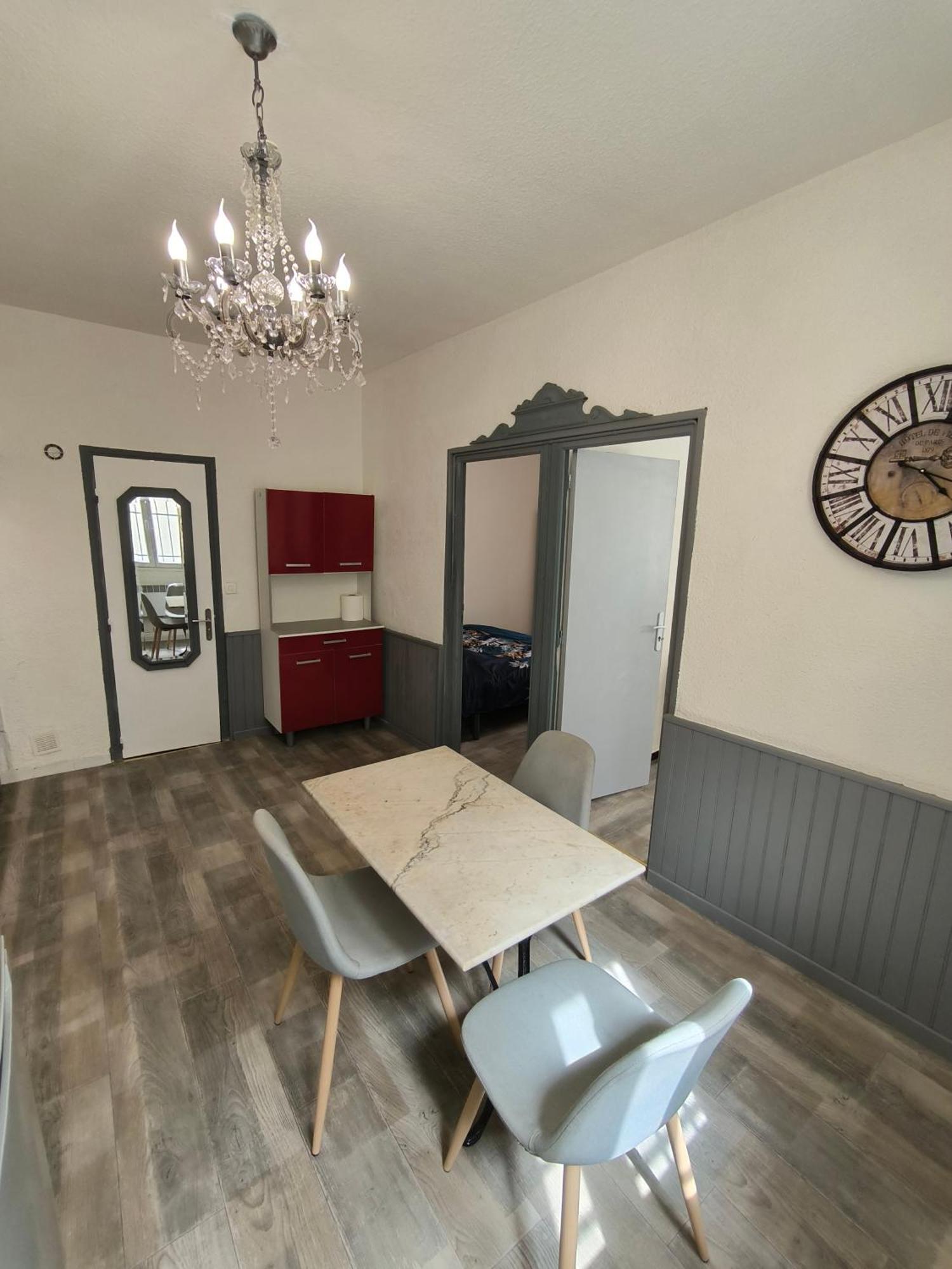 Appartement Chaleureux Dans Le Centre De Béziers Esterno foto