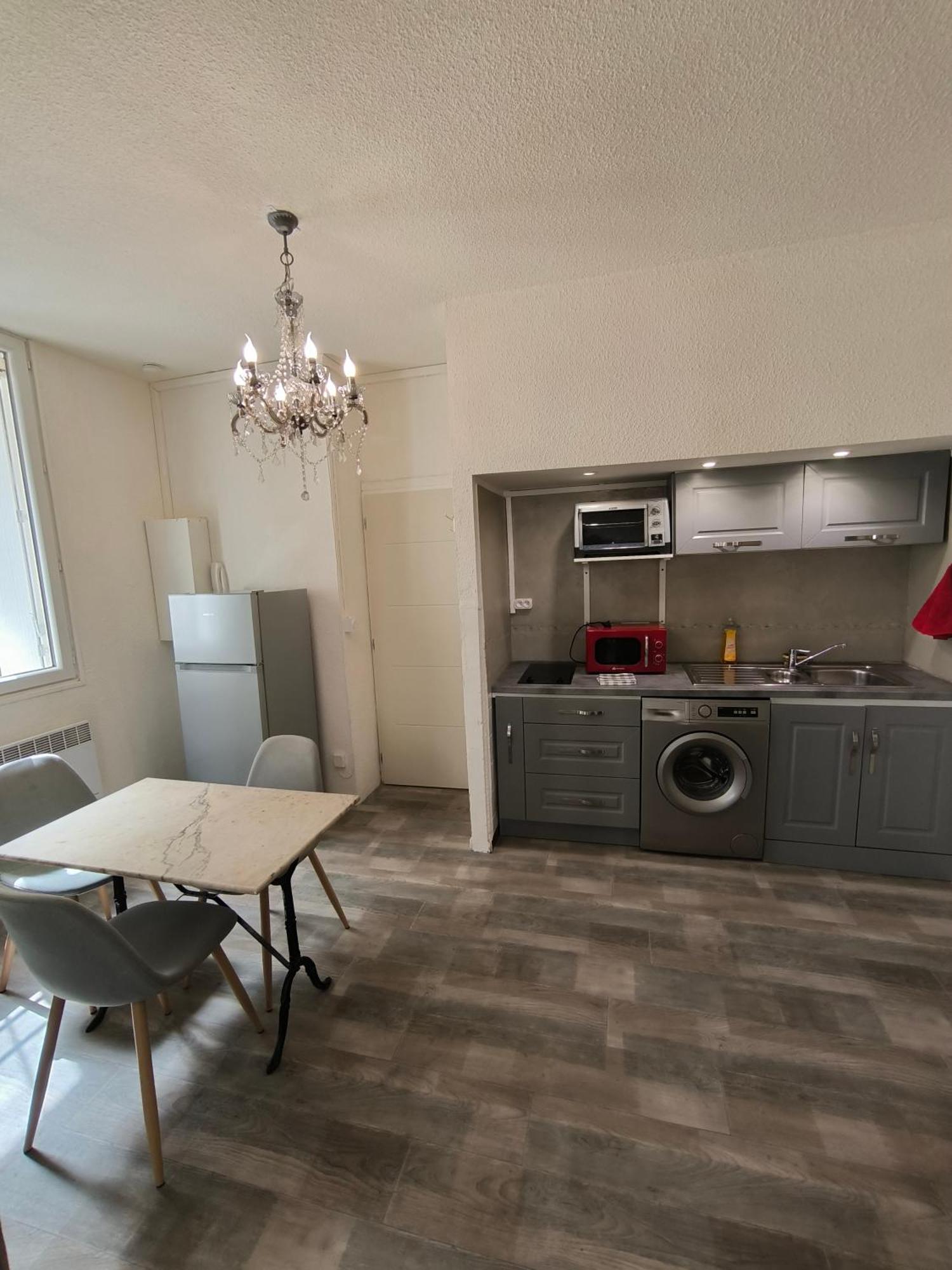 Appartement Chaleureux Dans Le Centre De Béziers Esterno foto