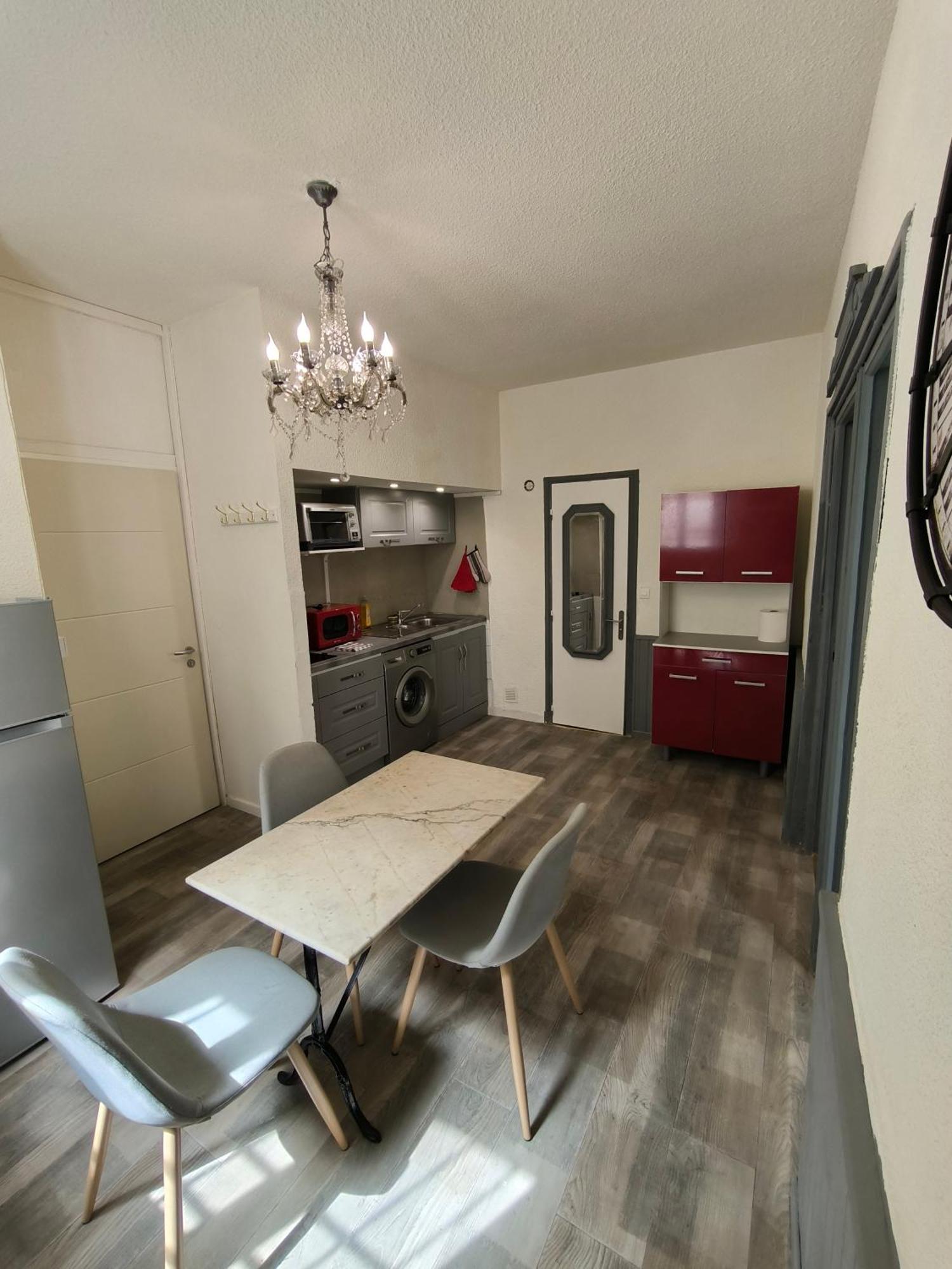 Appartement Chaleureux Dans Le Centre De Béziers Esterno foto